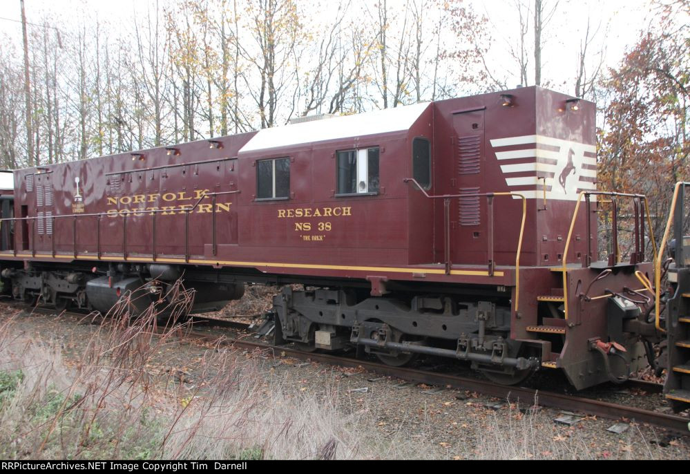 NS 38 on the Geometry train